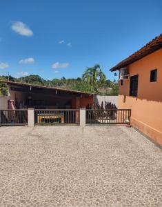 Το κτήριο όπου στεγάζεται  η παραθεριστική κατοικία