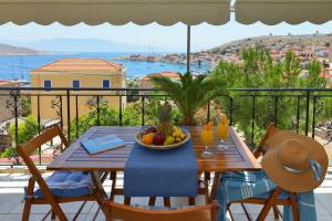 Fotografie z fotogalerie ubytování Captain Ilias House Chalki v destinaci Halki
