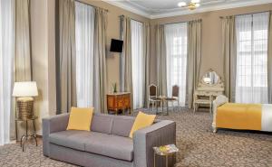 Posezení v ubytování Hotel "Palác U Kočků" by Adrez, Palace At the Cats