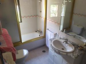 Koupelna v ubytování Cuarto Privado Doble en Toledo