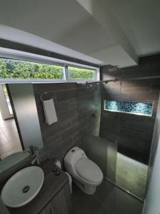 a bathroom with a toilet and a sink and a shower at Finca Hotel Santa Catalina in La Rochela