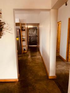 an empty hallway with a door in a room at Posada - Casa Recreacional Guasimal in Bávaro