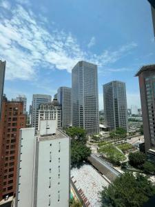 a view of a city with tall buildings at Getaflat-1504 Berrini 4 estrelas in São Paulo