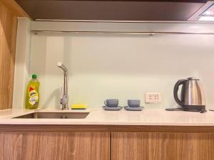 Kuchyň nebo kuchyňský kout v ubytování 2512 Siamese 87 2 bed apartment素坤逸 BTS On Nut LOFT 两房