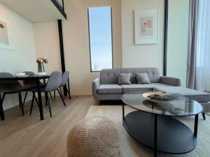 Posezení v ubytování 2512 Siamese 87 2 bed apartment素坤逸 BTS On Nut LOFT 两房