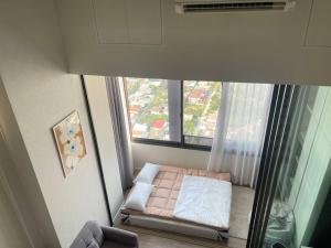 Postel nebo postele na pokoji v ubytování 2512 Siamese 87 2 bed apartment素坤逸 BTS On Nut LOFT 两房