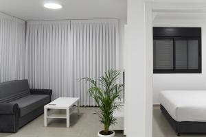 Luxury Suite Apartment With Sea View #54 By Hashdera Eilat客房内的一张或多张床位