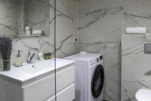 Luxury Suite Apartment With Sea View #54 By Hashdera Eilat的一间浴室