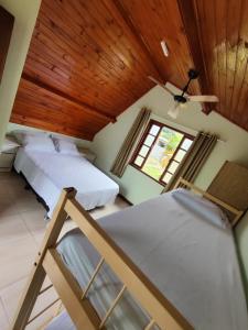 a room with three beds and a ceiling at Fazenda Jorge Tardin in Barra Alegre