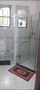 ห้องน้ำของ PALMS SEAVIEW LUXURY HOMESTAY - SEBULENI - Nyali Mombasa