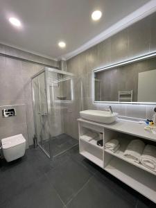 a bathroom with a sink and a shower and a toilet at On4 Rooms & Suites in Istanbul