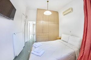 A bed or beds in a room at The Mardim Villa