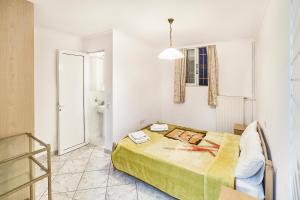 A bed or beds in a room at The Mardim Villa
