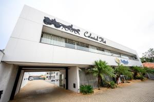 a white building with a sign on it at Colonial Flat Hotel in Itapetininga