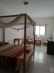 Voodi või voodid majutusasutuse Maison Manour Chambre espacée et climatisée toas