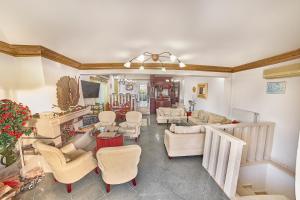 A seating area at The Mardim Villa