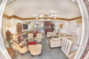 A seating area at The Mardim Villa