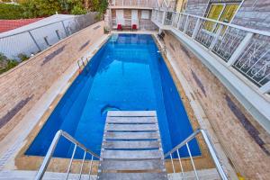 The swimming pool at or close to The Mardim Villa