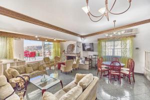 A seating area at The Mardim Villa