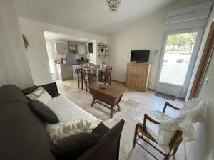 a living room with a couch and a table at Douceur d'Olive - Maison avec piscine privée in Fox-Amphoux