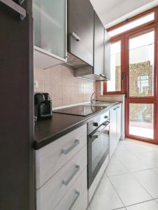 Virtuvė arba virtuvėlė apgyvendinimo įstaigoje Gemma del mare
