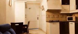 Η κουζίνα ή μικρή κουζίνα στο Gold Suite 402 Bhurban +3 φωτογραφίες