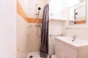 a bathroom with a shower and a sink at Appartement St François Longchamp in Saint-François-Longchamp