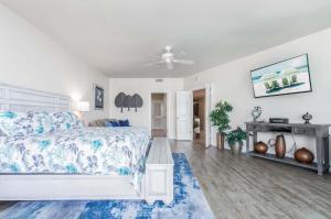 a bedroom with a bed and a ceiling fan at Caribe Resort Unit C1108 in Orange Beach +14 photos