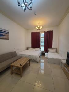 Una cama o camas en una habitación de Comfortable Apartments and Studios for Rent in Dubai 231 fotos más