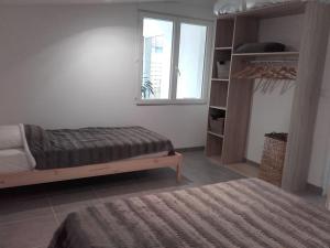 En eller flere senge i et værelse på Maison de vacances 4/5 personnes à Léon, Landes