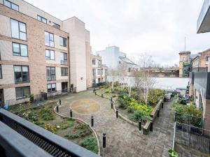 a view of a courtyard in a city with buildings at London Apartment near Tower Bridge and Tube Pass the Keys in London