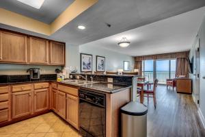 Køkken eller tekøkken på Bay View Resort 1707A