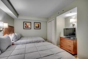 En eller flere senge i et værelse på Bay View Resort 1707A + 37 billeder