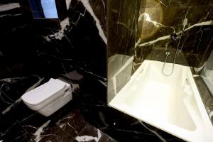 A bathroom at Hotel A R Paradise