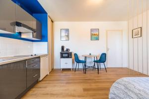 Η κουζίνα ή μικρή κουζίνα στο Havre Bleu studio plein coeur de Guingamp