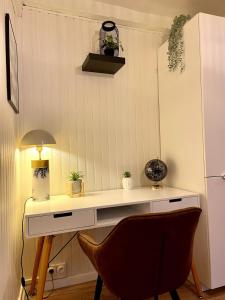 a white desk with a chair and a lamp at Magnifique T2 coeur de ville Port a pieds in Paimpol +10 photos