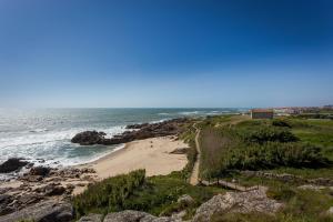 a view of a beach with the ocean at 714 Mugnano House Aveleda in Vila do Conde