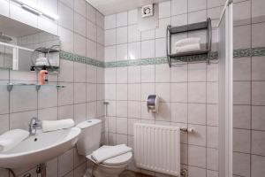 a white bathroom with a toilet and a sink at Entspannung in Tirol, Gemütliche Ferienwohnung im Thierseetal, FeWo 14 in Thiersee