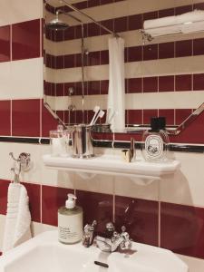 A bathroom at Hotel Bella Grande