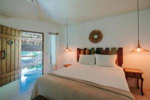 a bedroom with a large bed and a window at Pousada Fruta Pão in Barra Grande