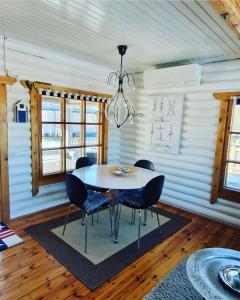 a dining room with a table and chairs at Bastöstugby stuga 16 in Pålsböle