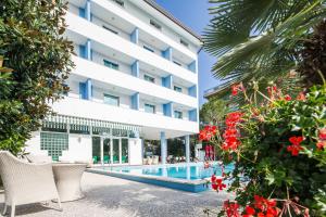 Bazén v ubytování Hotel Olympia nebo v jeho okolí