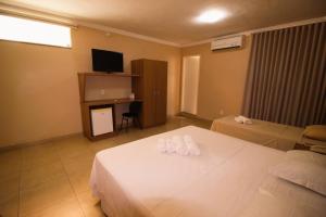 Ένα ή περισσότερα κρεβάτια σε δωμάτιο στο Hotel Regina Muriaé
