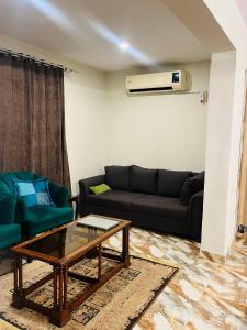 Кът за сядане в Vvip room in f-6 Markaz Islamabad