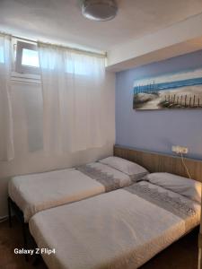 Posteľ alebo postele v izbe v ubytovaní Apartamento en 1ª linea de playa y Parque Natural Cabo de Gata - planta semisotano