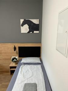 Postel nebo postele na pokoji v ubytování Firstsleep Ebersberg