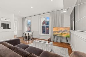 a living room with a couch and a tv at Stay Rafa At 2000 Spruce in Philadelphia