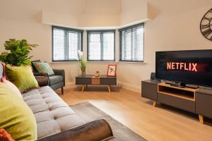 a living room with a couch and a tv at Fantastic Chester city centre location! Sleeps up to 4 in Chester