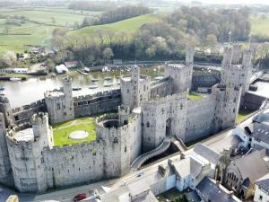 Άποψη από ψηλά του Apartment 5 Old Conservative Club in Historic Town - Pass the Keys