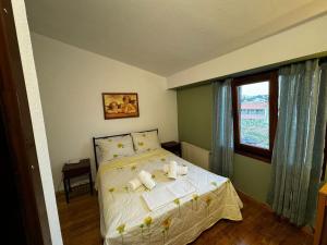 Ліжко або ліжка в номері Moonbeam Townhouse Skiathos